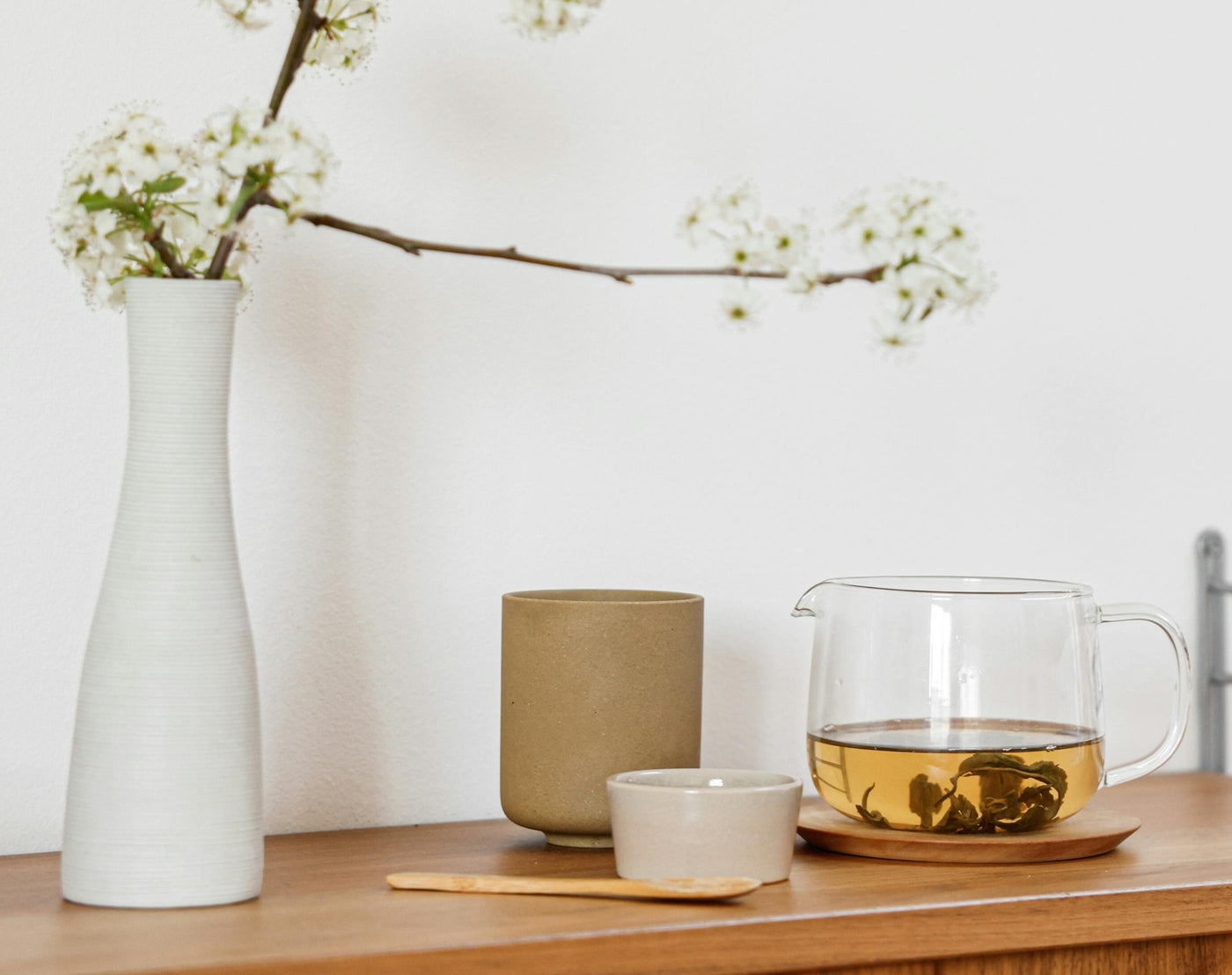 Cup of organic Smooth Teas next to a vase
